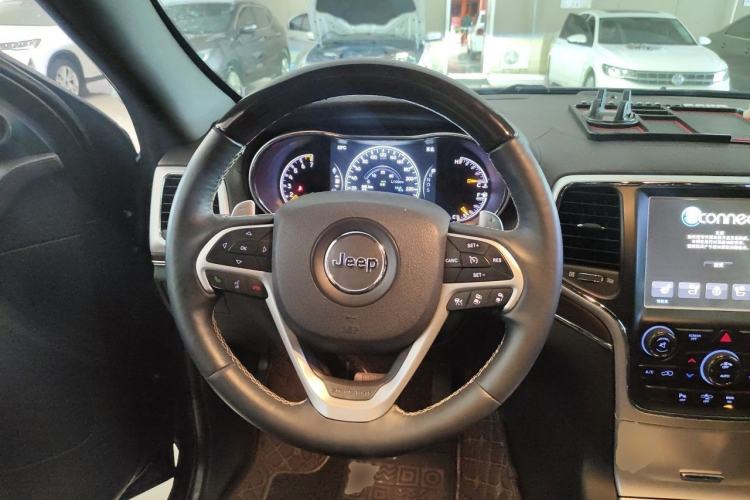 Used Jeep Grand Cherokee 2015 3.6L Elite Navigation Edition Steering Wheel