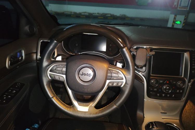 Used Jeep Grand Cherokee 2015 3.6L Elite Navigation Edition Steering Wheel