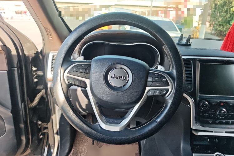 Used Jeep Grand Cherokee 2015 3.6L Luxury Navigation Edition Steering Wheel