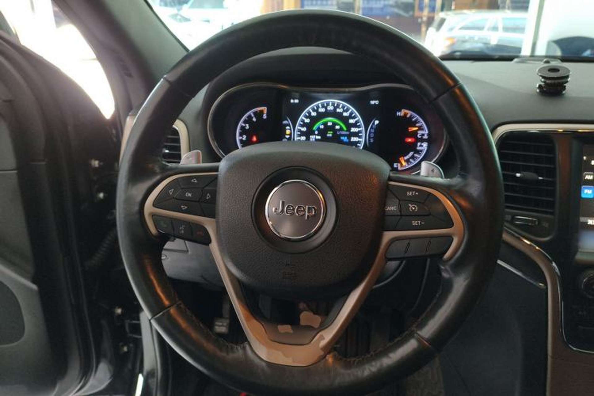 Used Jeep Grand Cherokee 2015 3.0TD Diesel Comfort Navigation Edition Steering Wheel