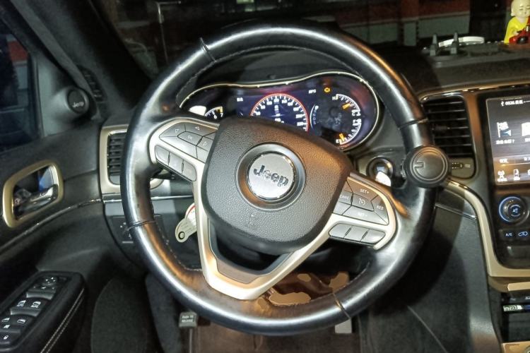 Used Jeep Grand Cherokee 2015 3.0L Comfort Navigation Edition Steering Wheel