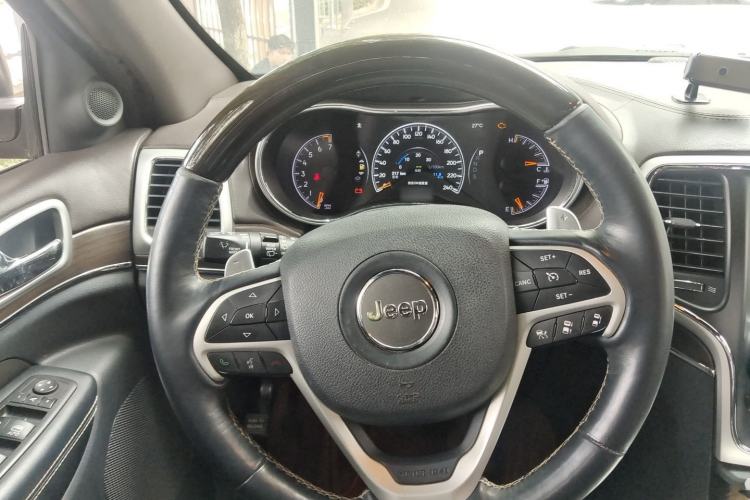 Used Jeep Grand Cherokee 2015 3.6L Luxury Navigation Edition Steering Wheel