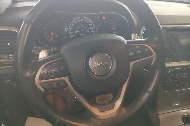 Used Jeep Grand Cherokee 2015 3.0L Elite Navigation Edition Steering Wheel