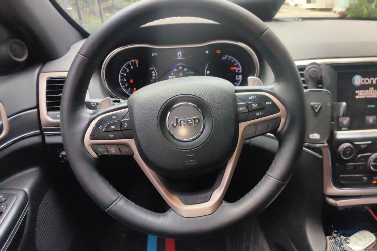 Used Jeep Grand Cherokee 2015 3.0L Comfort Navigation Edition Steering Wheel