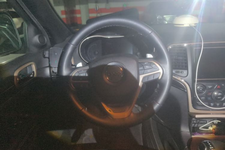 Used Jeep Grand Cherokee 2015 3.0L Comfort Navigation Edition Steering Wheel