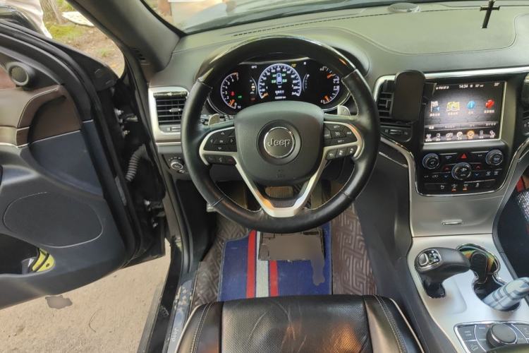 Used Jeep Grand Cherokee 2015 3.6L Luxury Navigation Edition Steering Wheel
