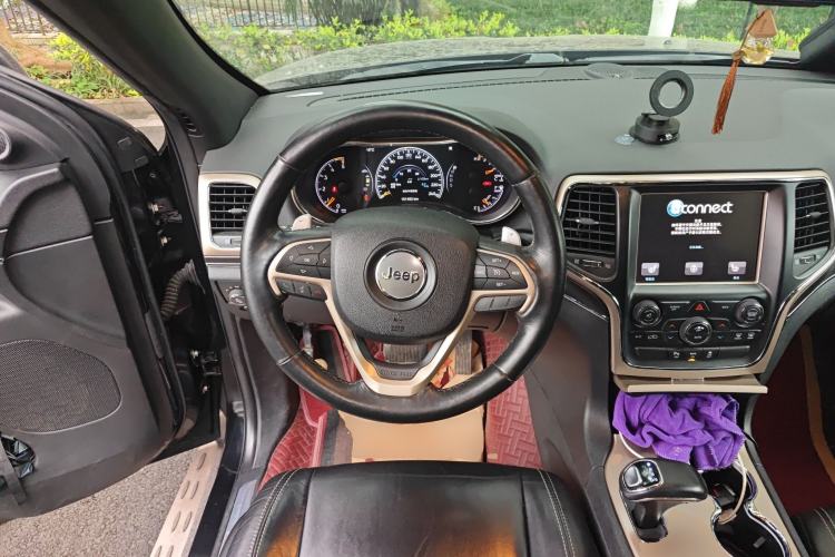 Used Jeep Grand Cherokee 2015 3.0TD Diesel Comfort Navigation Edition Steering Wheel