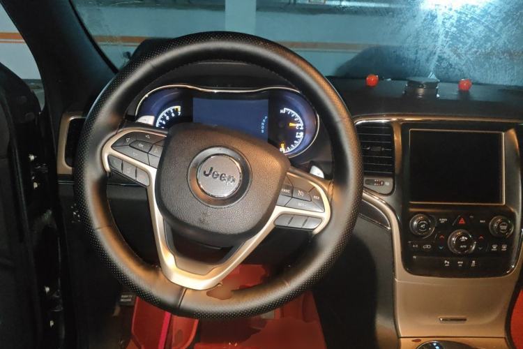 Used Jeep Grand Cherokee 2015 3.6L Elite Navigation Edition Steering Wheel