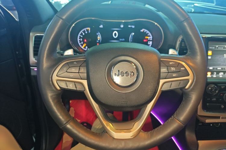 Used Jeep Grand Cherokee 2015 3.0L Comfort Navigation Edition Steering Wheel