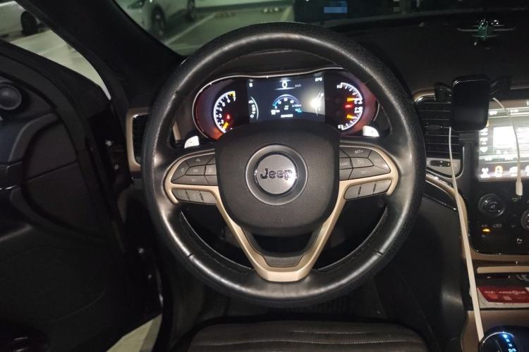 Used Jeep Grand Cherokee 2015 3.0L Comfort Navigation Edition Steering Wheel