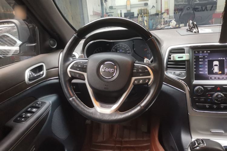 Used Jeep Grand Cherokee 2015 3.6L Luxury Navigation Edition Steering Wheel