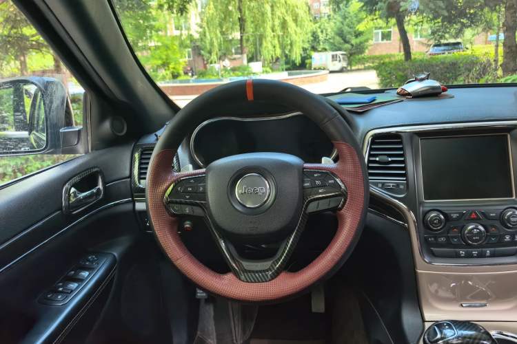 Used Jeep Grand Cherokee 2015 3.0L Comfort Navigation Edition Steering Wheel