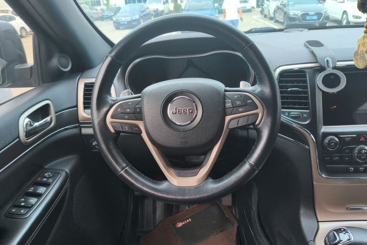 Used Jeep Grand Cherokee 2015 3.0L Elite Navigation Edition Steering Wheel