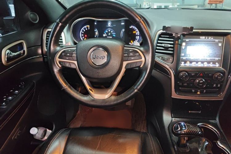 Used Jeep Grand Cherokee 2015 3.0L Comfort Navigation Edition Steering Wheel