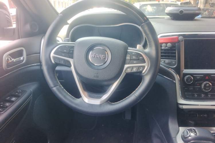 Used Jeep Grand Cherokee 2015 3.6L Luxury Navigation Edition Steering Wheel