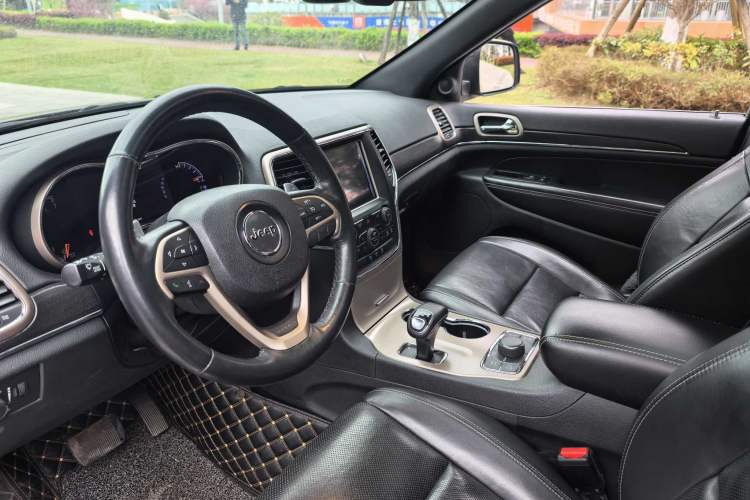 Used Jeep Grand Cherokee 2015 3.0L Elite Navigation Edition Steering Wheel