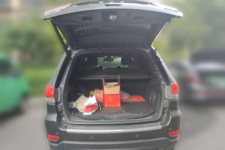 Used Jeep Grand Cherokee 2015 3.0L Comfort Navigation Edition Trunk