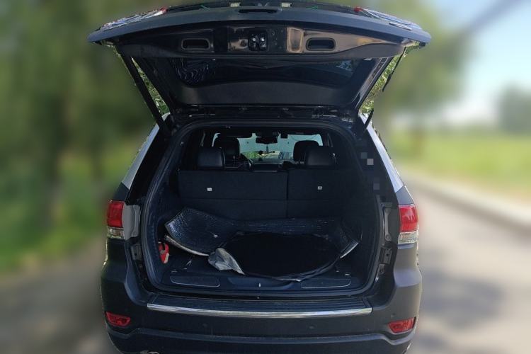 Used Jeep Grand Cherokee 2015 3.6L Luxury Navigation Edition Trunk