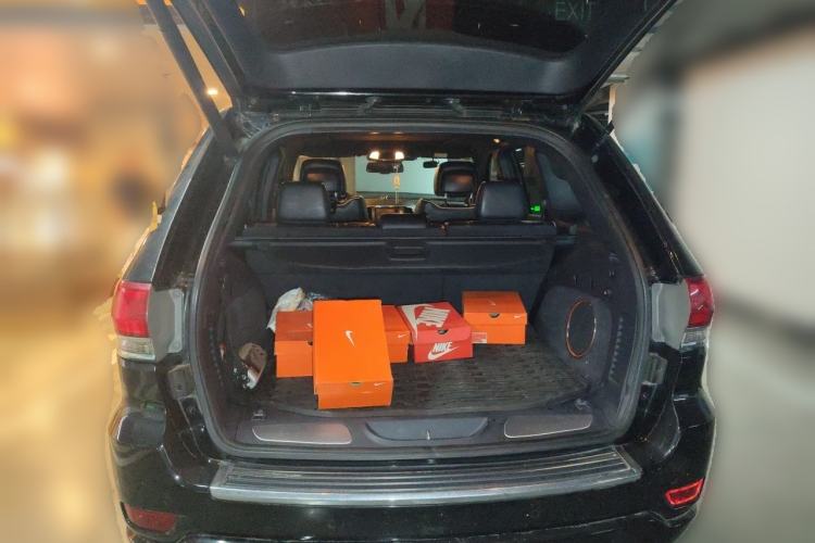 Used Jeep Grand Cherokee 2015 3.6L Luxury Navigation Edition Trunk