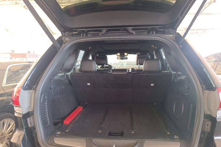 Used Jeep Grand Cherokee 2015 3.0L Elite Navigation Edition Trunk