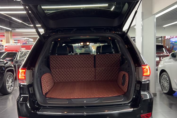 Used Jeep Grand Cherokee 2015 3.6L Luxury Navigation Edition Trunk