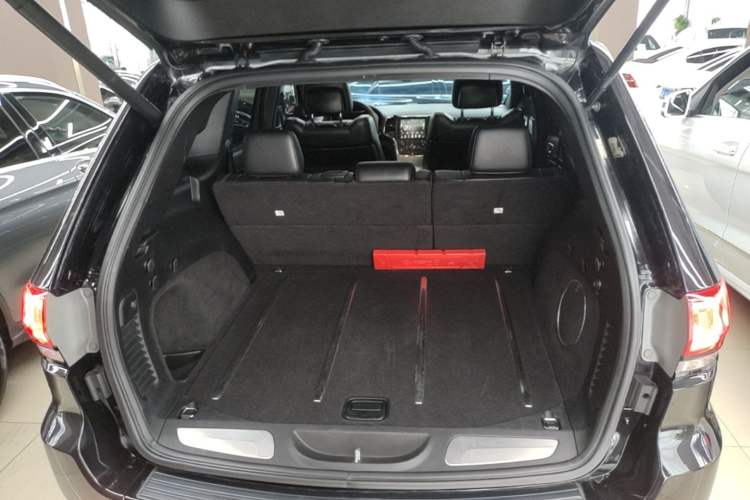Used Jeep Grand Cherokee 2015 3.0L Comfort Navigation Edition Trunk