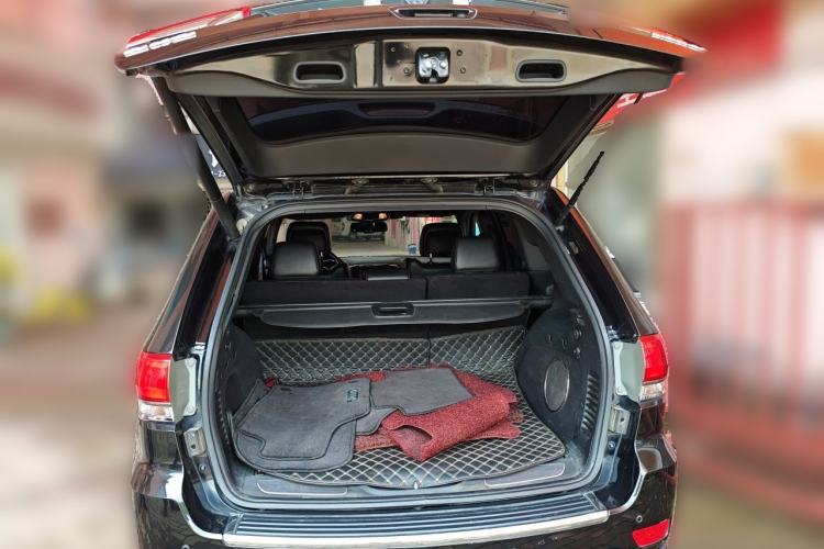Used Jeep Grand Cherokee 2015 3.0L Elite Navigation Edition Trunk