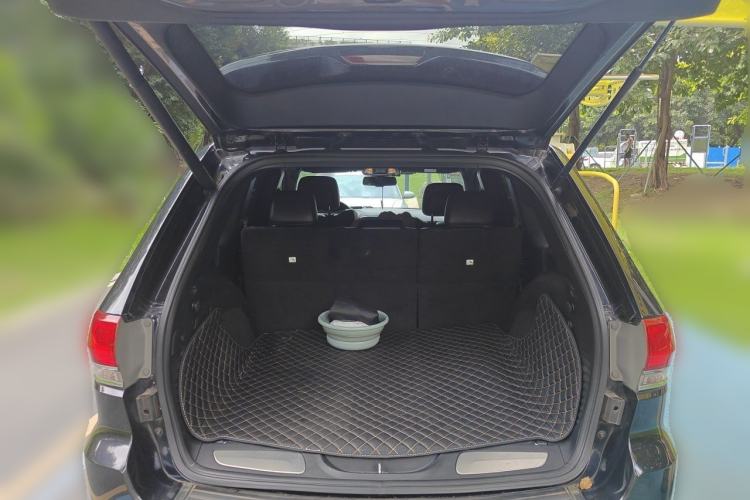 Used Jeep Grand Cherokee 2015 3.0L Elite Navigation Edition Trunk