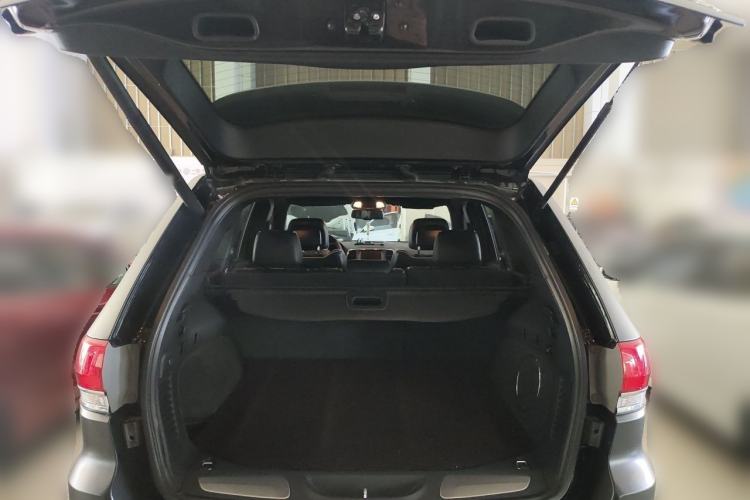 Used Jeep Grand Cherokee 2015 3.6L Elite Navigation Edition Trunk