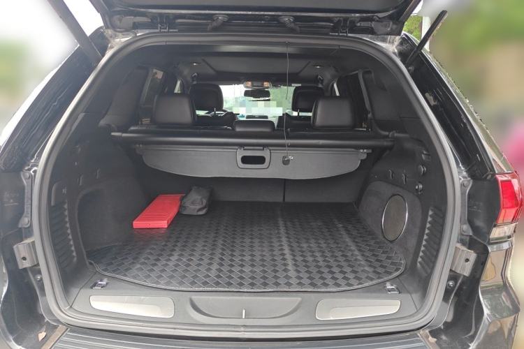 Used Jeep Grand Cherokee 2015 3.0TD Diesel Comfort Navigation Edition Trunk