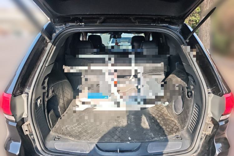Used Jeep Grand Cherokee 2015 3.6L Luxury Navigation Edition Trunk