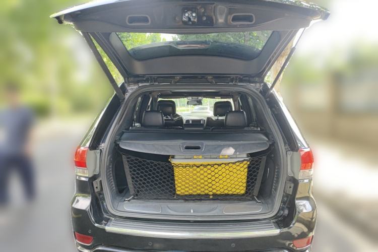 Used Jeep Grand Cherokee 2015 3.6L Elite Navigation Edition Trunk