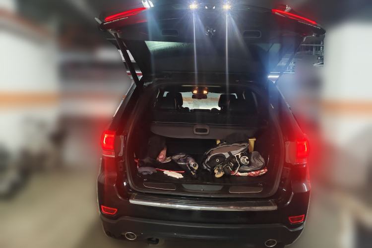 Used Jeep Grand Cherokee 2015 3.6L Elite Navigation Edition Trunk