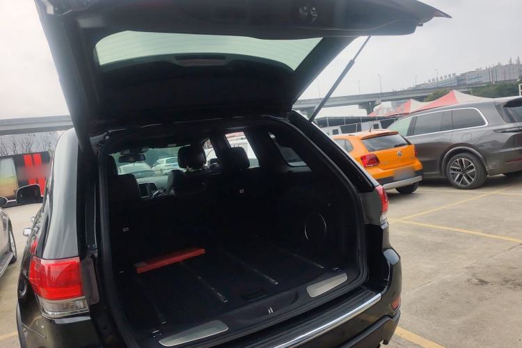 Used Jeep Grand Cherokee 2015 3.0L Elite Navigation Edition Trunk