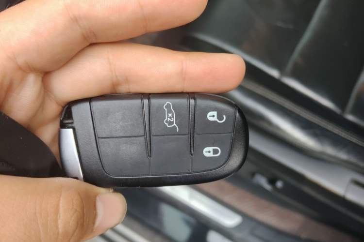 Used Jeep Grand Cherokee 2015 3.0L Comfort Navigation Edition Vehicle Key