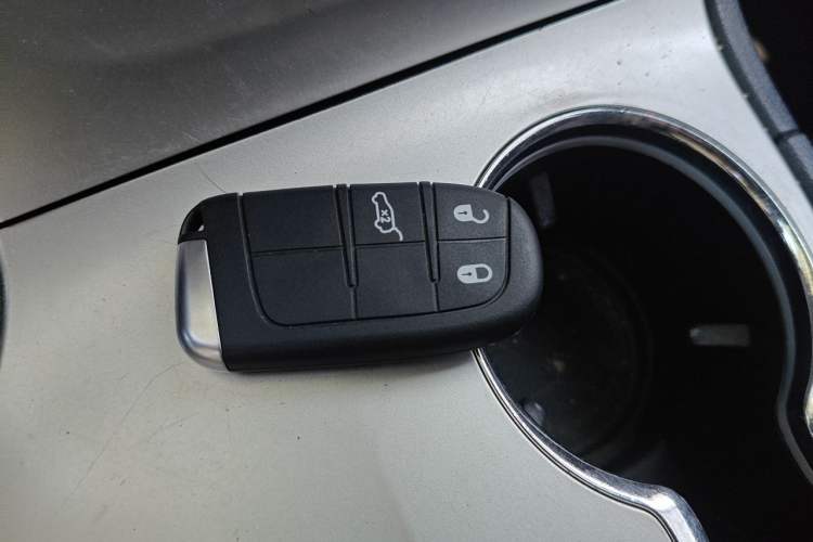 Used Jeep Grand Cherokee 2015 3.6L Luxury Navigation Edition Vehicle Key