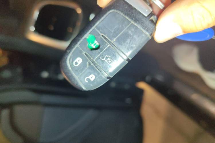 Used Jeep Grand Cherokee 2015 3.6L Luxury Navigation Edition Vehicle Key