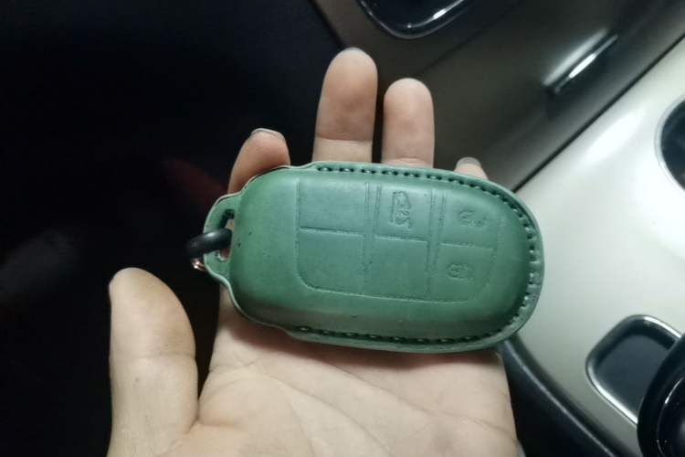 Used Jeep Grand Cherokee 2015 3.0L Comfort Navigation Edition Vehicle Key