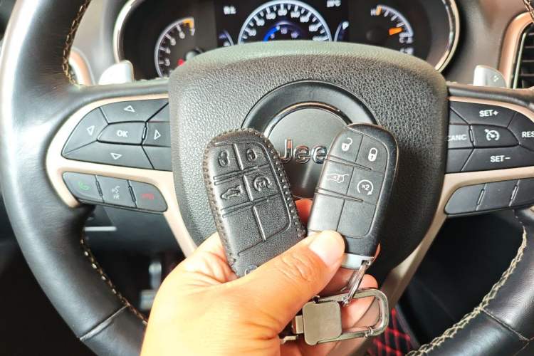Used Jeep Grand Cherokee 2015 3.0L Elite Navigation Edition Vehicle Key