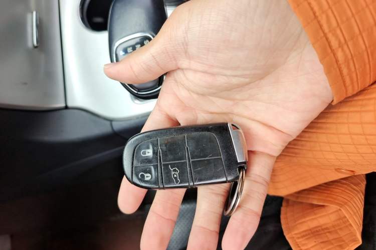 Used Jeep Grand Cherokee 2015 3.6L Luxury Navigation Edition Vehicle Key