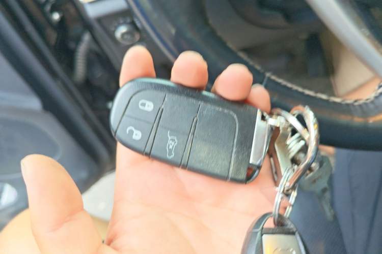 Used Jeep Grand Cherokee 2015 3.6L Luxury Navigation Edition Vehicle Key