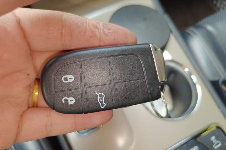 Used Jeep Grand Cherokee 2015 3.0L Elite Navigation Edition Vehicle Key