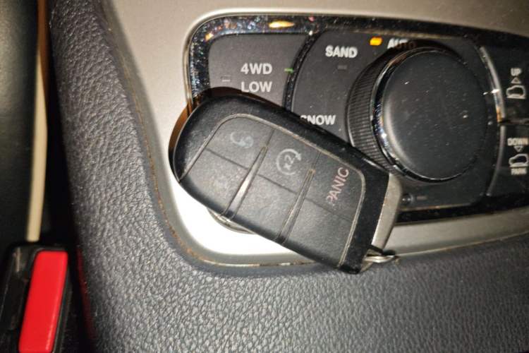Used Jeep Grand Cherokee 2015 3.6L Elite Navigation Edition Vehicle Key