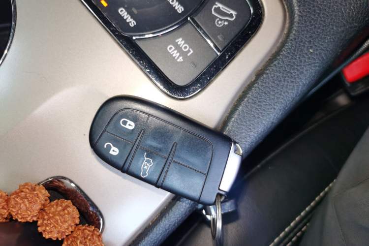 Used Jeep Grand Cherokee 2015 3.0TD Diesel Comfort Navigation Edition Vehicle Key