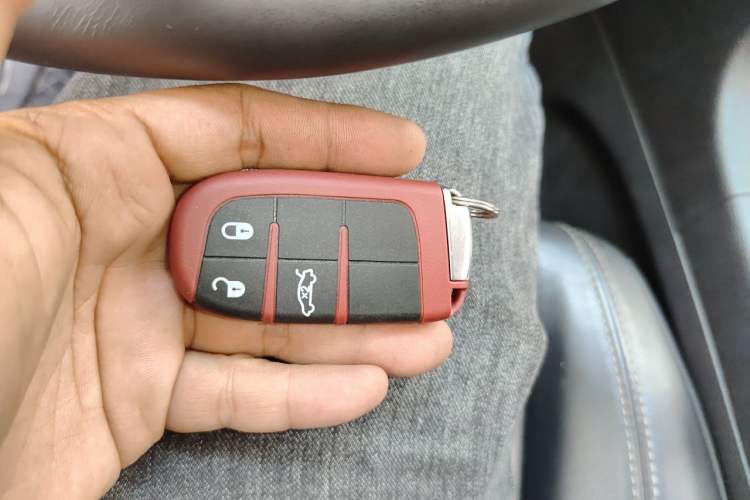 Used Jeep Grand Cherokee 2015 3.0TD Diesel Comfort Navigation Edition Vehicle Key