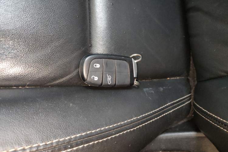 Used Jeep Grand Cherokee 2015 3.0TD Diesel Comfort Navigation Edition Vehicle Key