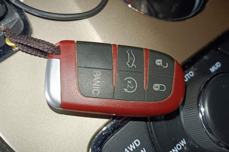 Used Jeep Grand Cherokee 2015 3.0L Comfort Navigation Edition Vehicle Key