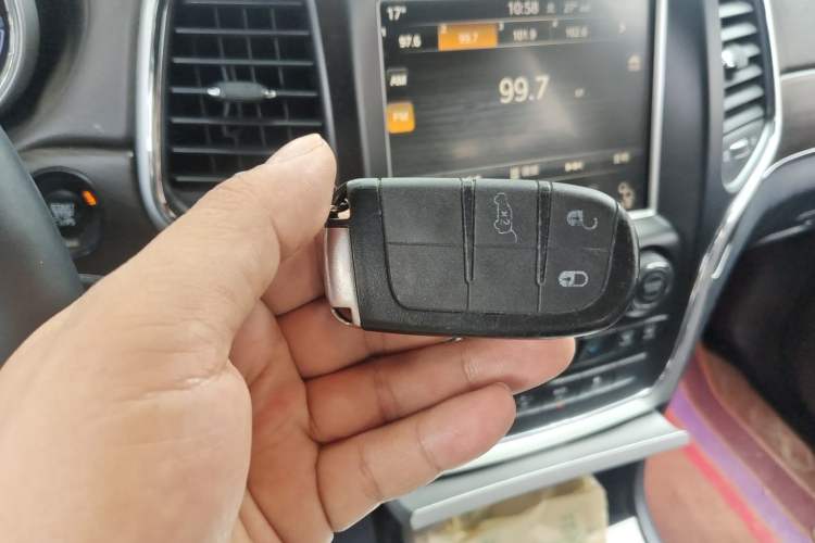 Used Jeep Grand Cherokee 2015 3.6L Luxury Navigation Edition Vehicle Key