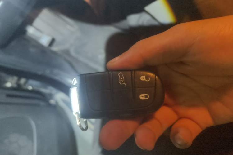 Used Jeep Grand Cherokee 2015 3.0L Comfort Navigation Edition Vehicle Key