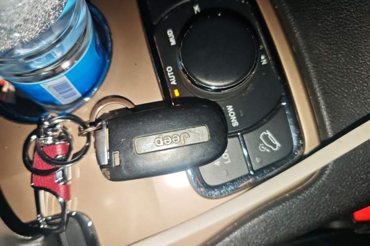 Used Jeep Grand Cherokee 2015 3.0L Comfort Navigation Edition Vehicle Key